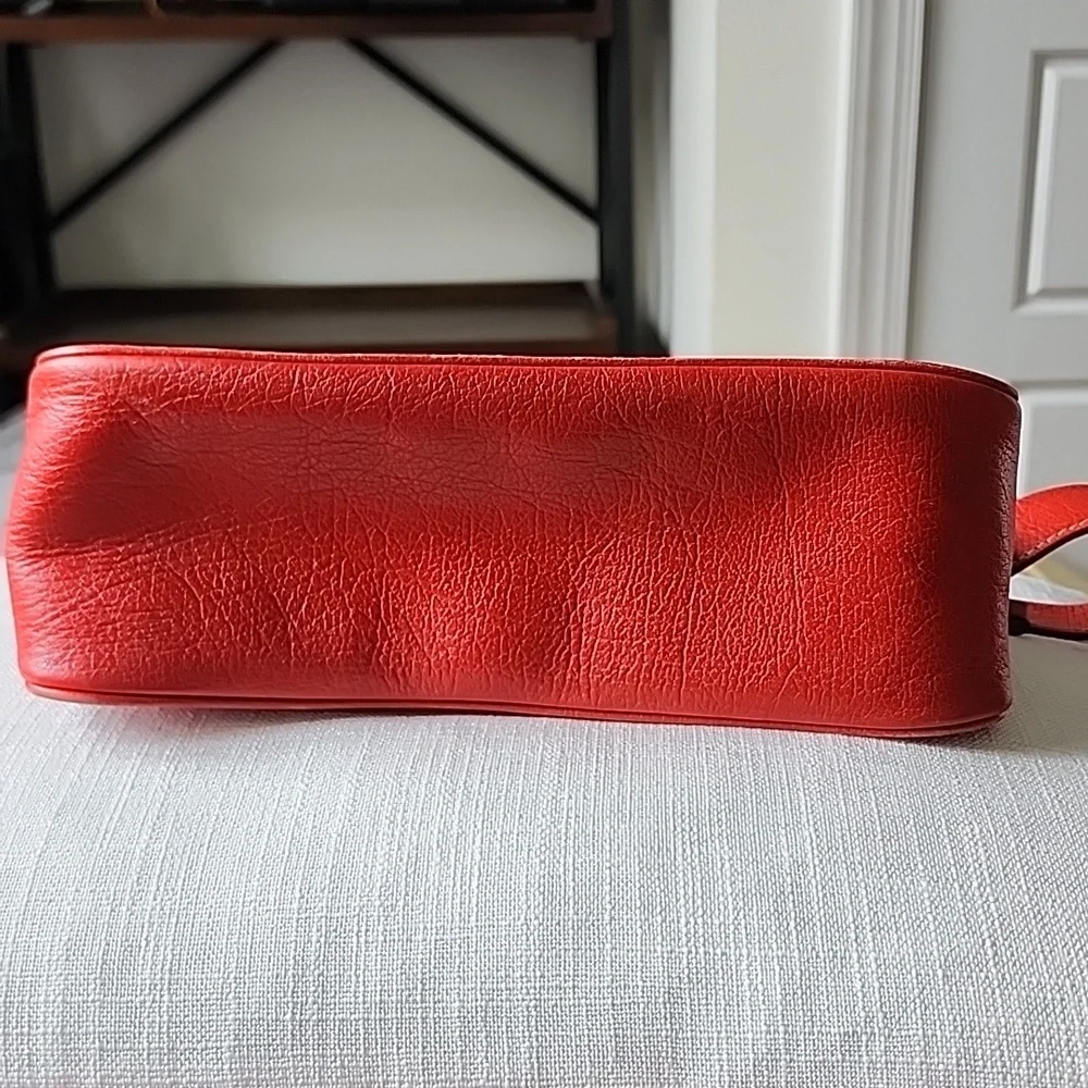 Used‎ tomatoes red shoulder bag
